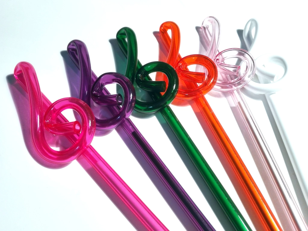 Bolígrafos de varios colores termoformado con clave de sol